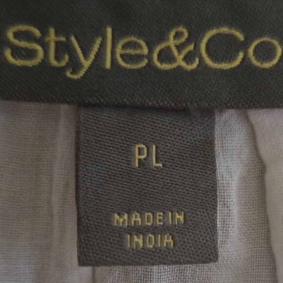 Style & Company* White V-neck blouse w/ short flutter sleeves* Size: PL - Picture 7 of 9